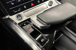 musta Audi e-tron 2022 kuva 31.