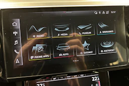 musta Audi e-tron 2022 kuva 32.