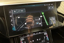 musta Audi e-tron 2022 kuva 33.