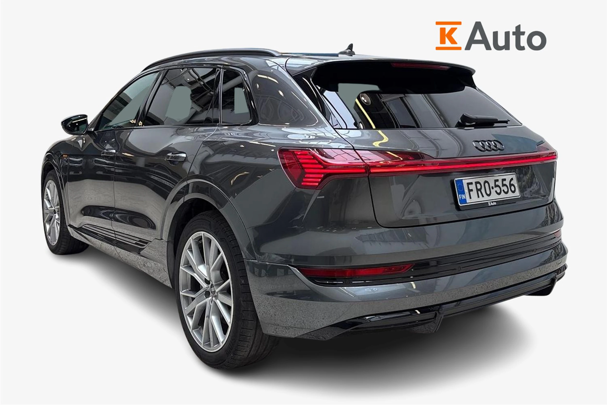 harmaa Audi e-tron 2022 kuva 2.