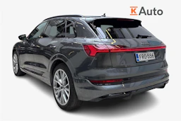 harmaa Audi e-tron 2022 kuva 2.