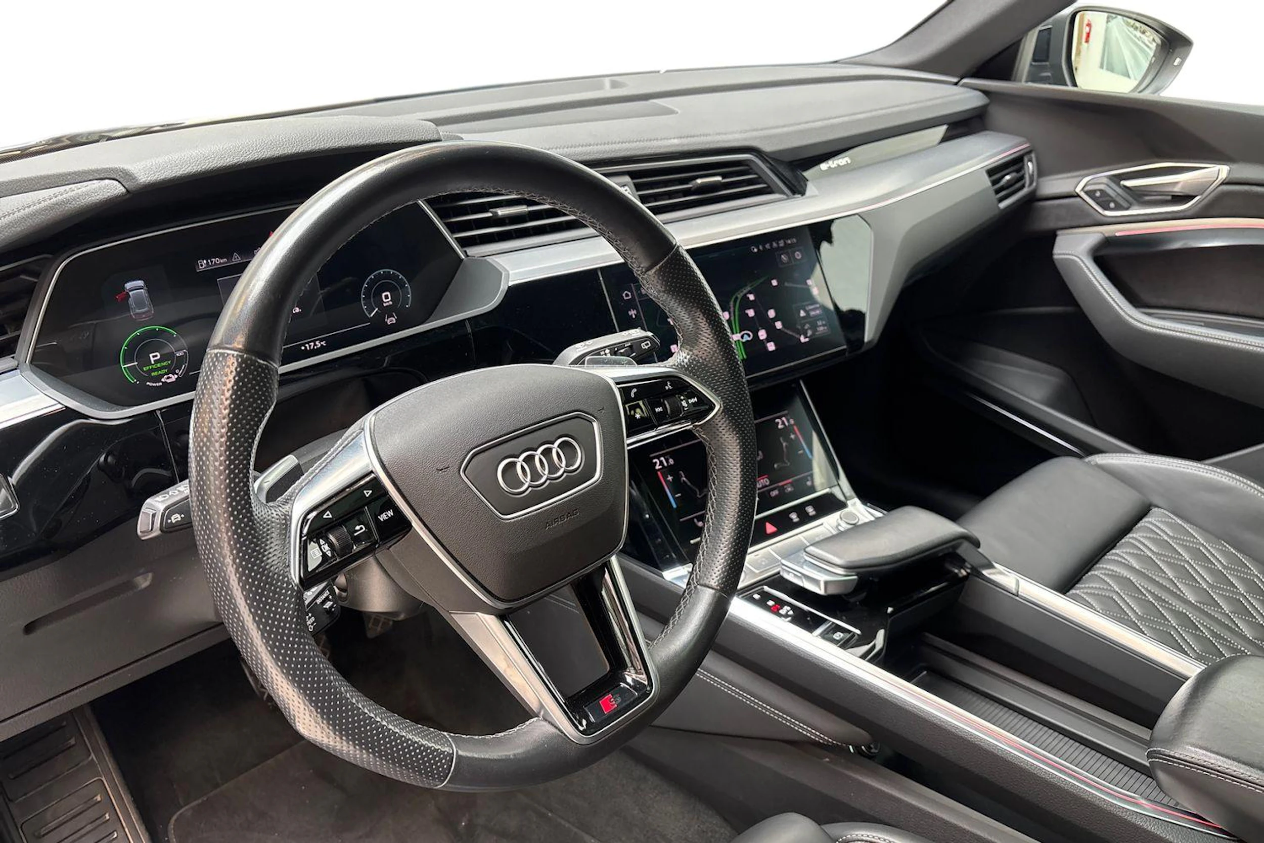 harmaa Audi e-tron 2022 kuva 6.