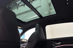 harmaa Audi e-tron 2022 kuva 15.
