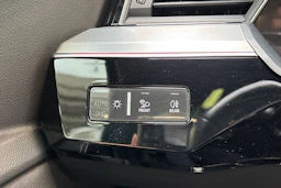 harmaa Audi e-tron 2022 kuva 18.