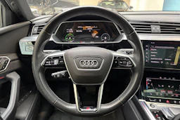 harmaa Audi e-tron 2022 kuva 19.