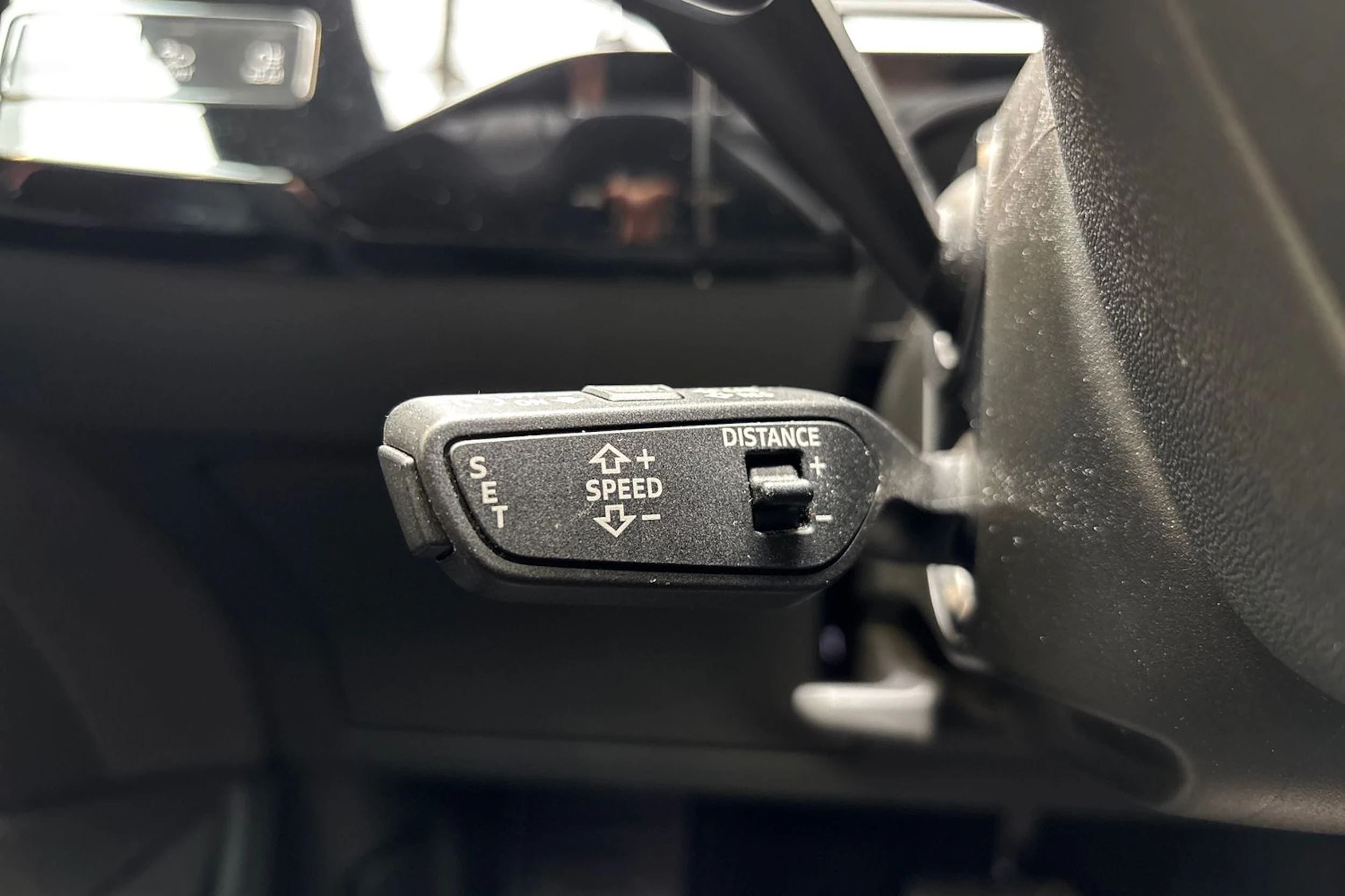 harmaa Audi e-tron 2022 kuva 22.