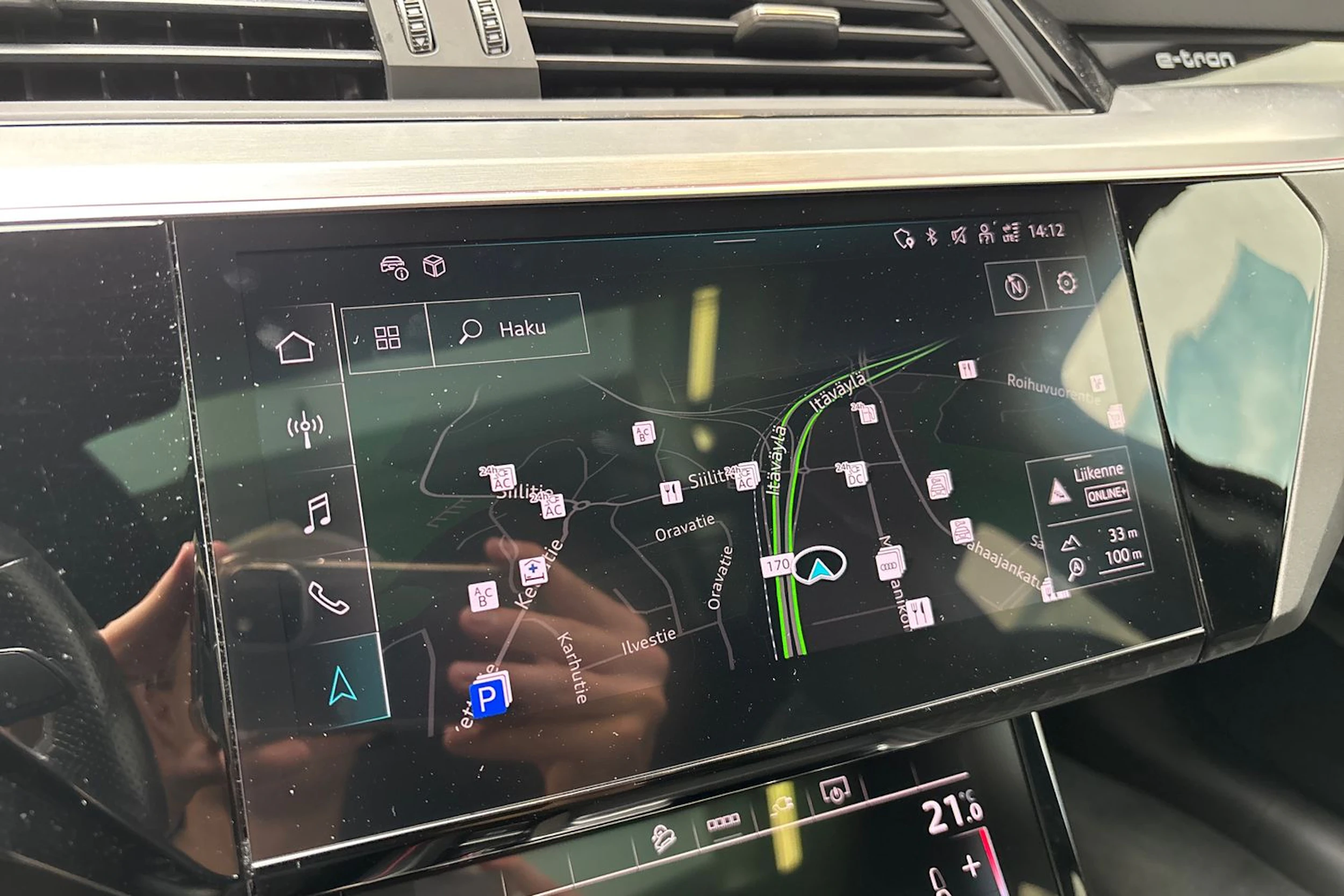 harmaa Audi e-tron 2022 kuva 28.