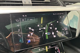 harmaa Audi e-tron 2022 kuva 28.