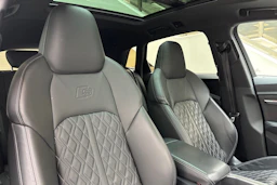 harmaa Audi e-tron 2022 kuva 31.