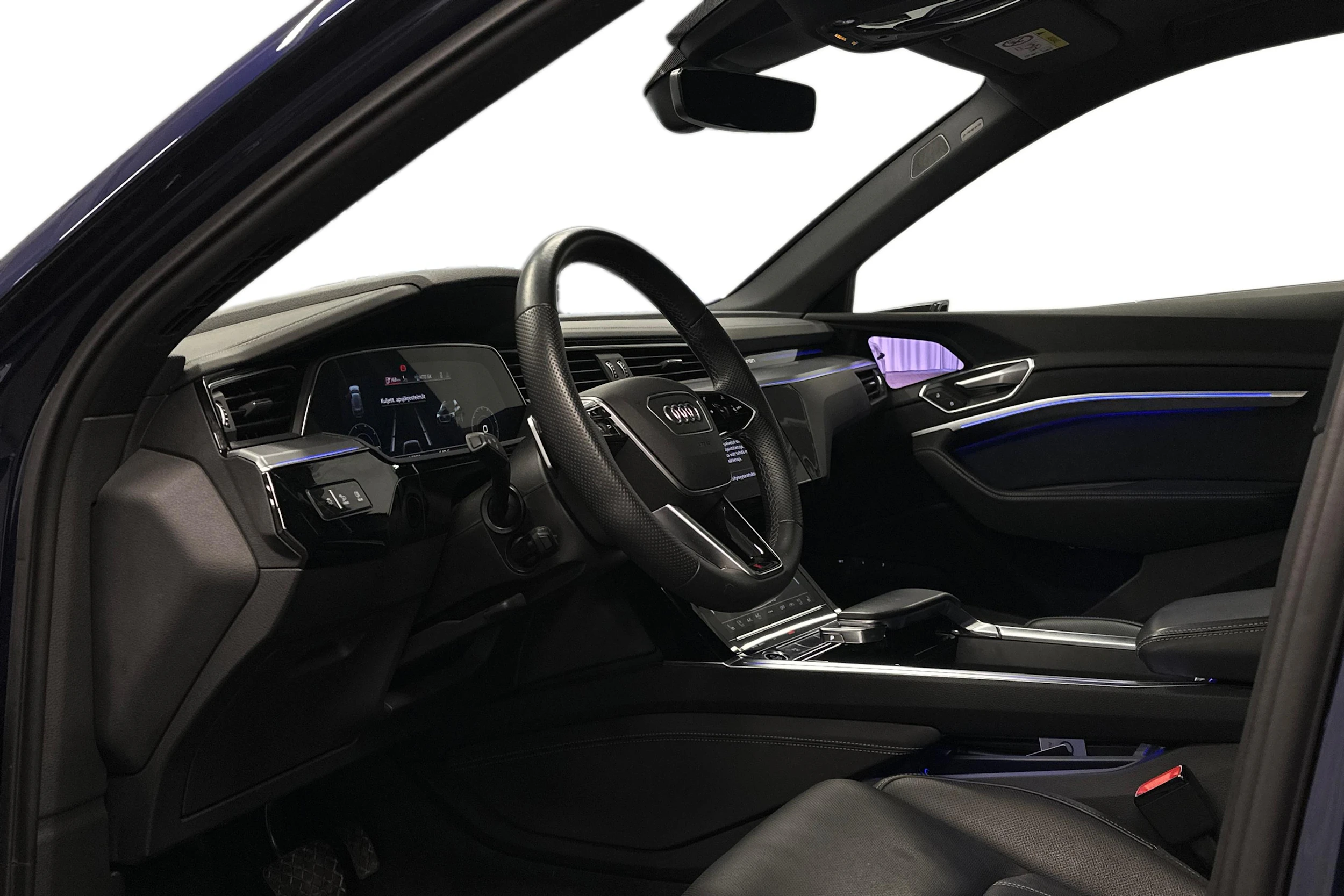 sininen Audi e-tron 2022 kuva 6.