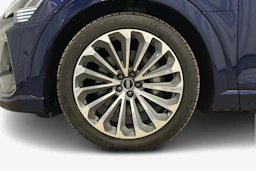 sininen Audi e-tron 2022 kuva 9.