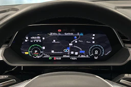 sininen Audi e-tron 2022 kuva 14.