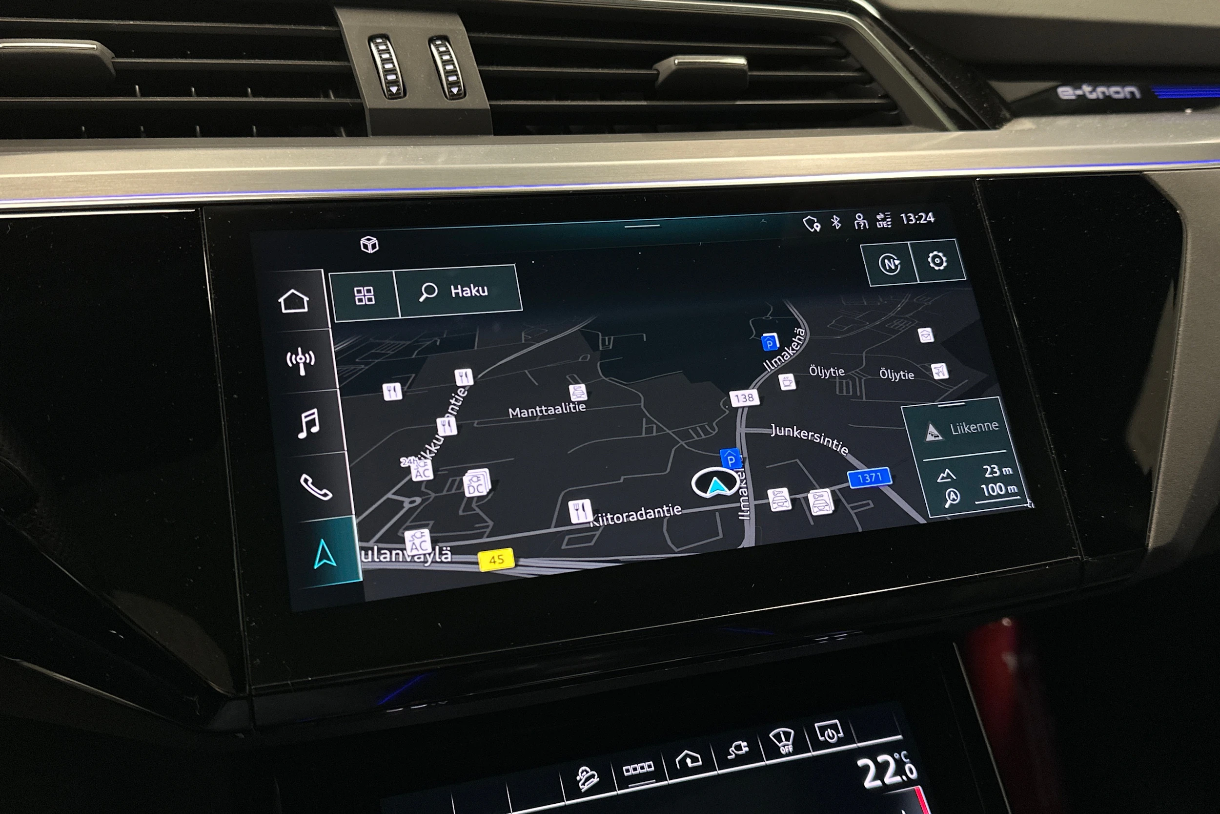 sininen Audi e-tron 2022 kuva 15.