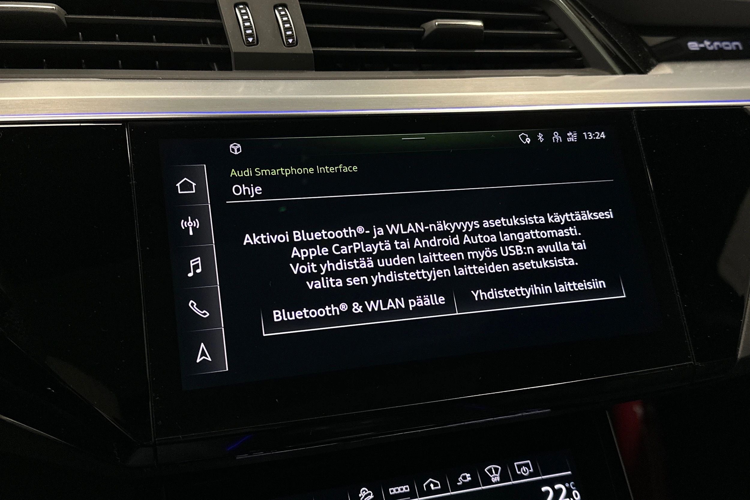 sininen Audi e-tron 2022 kuva 17.