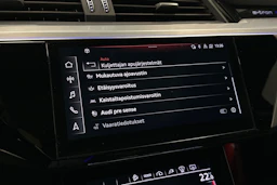 sininen Audi e-tron 2022 kuva 22.