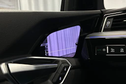 sininen Audi e-tron 2022 kuva 26.