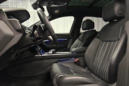 sininen Audi e-tron 2022 kuva 28.