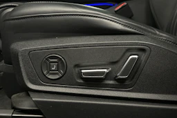 sininen Audi e-tron 2022 kuva 29.