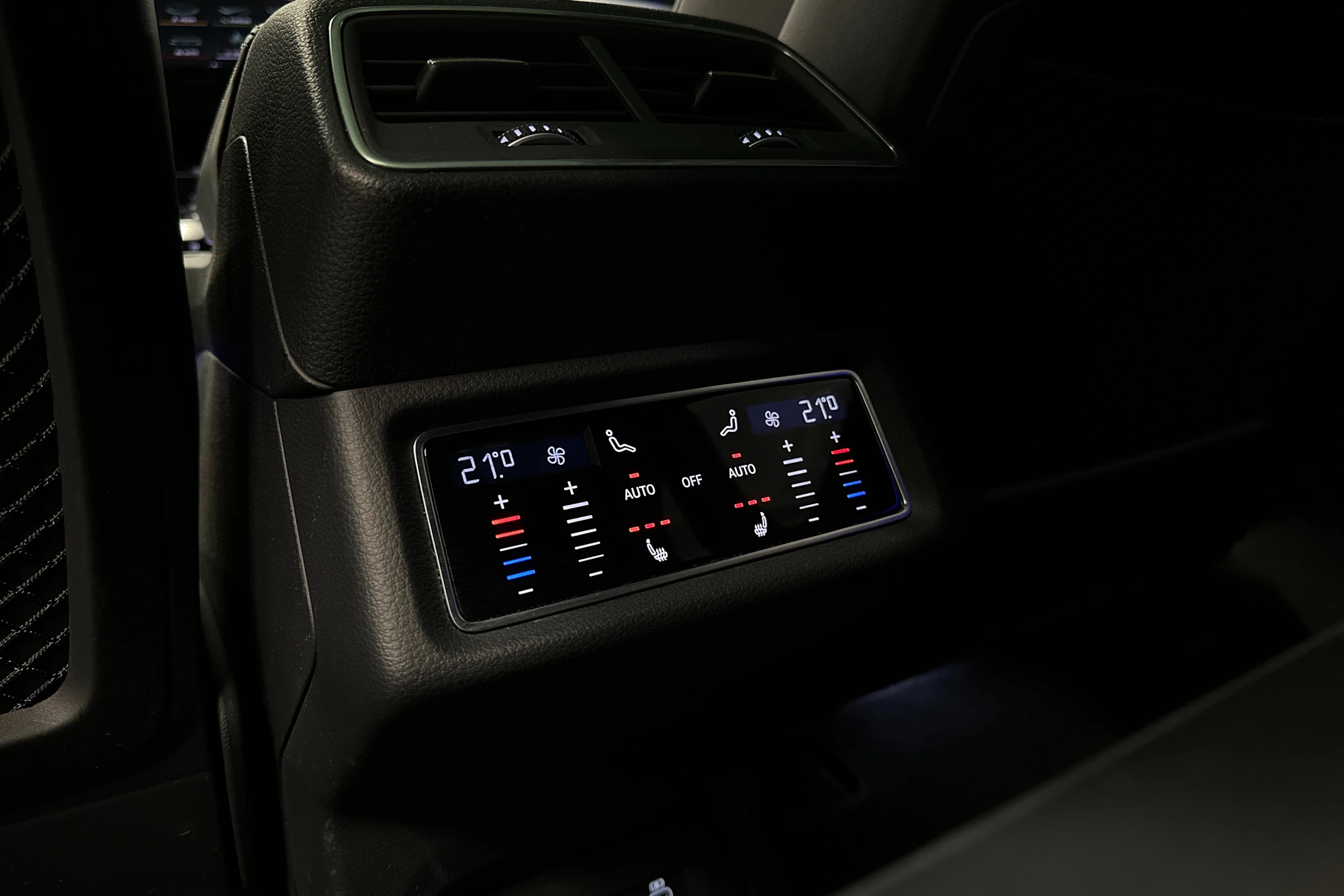 sininen Audi e-tron 2022 kuva 30.