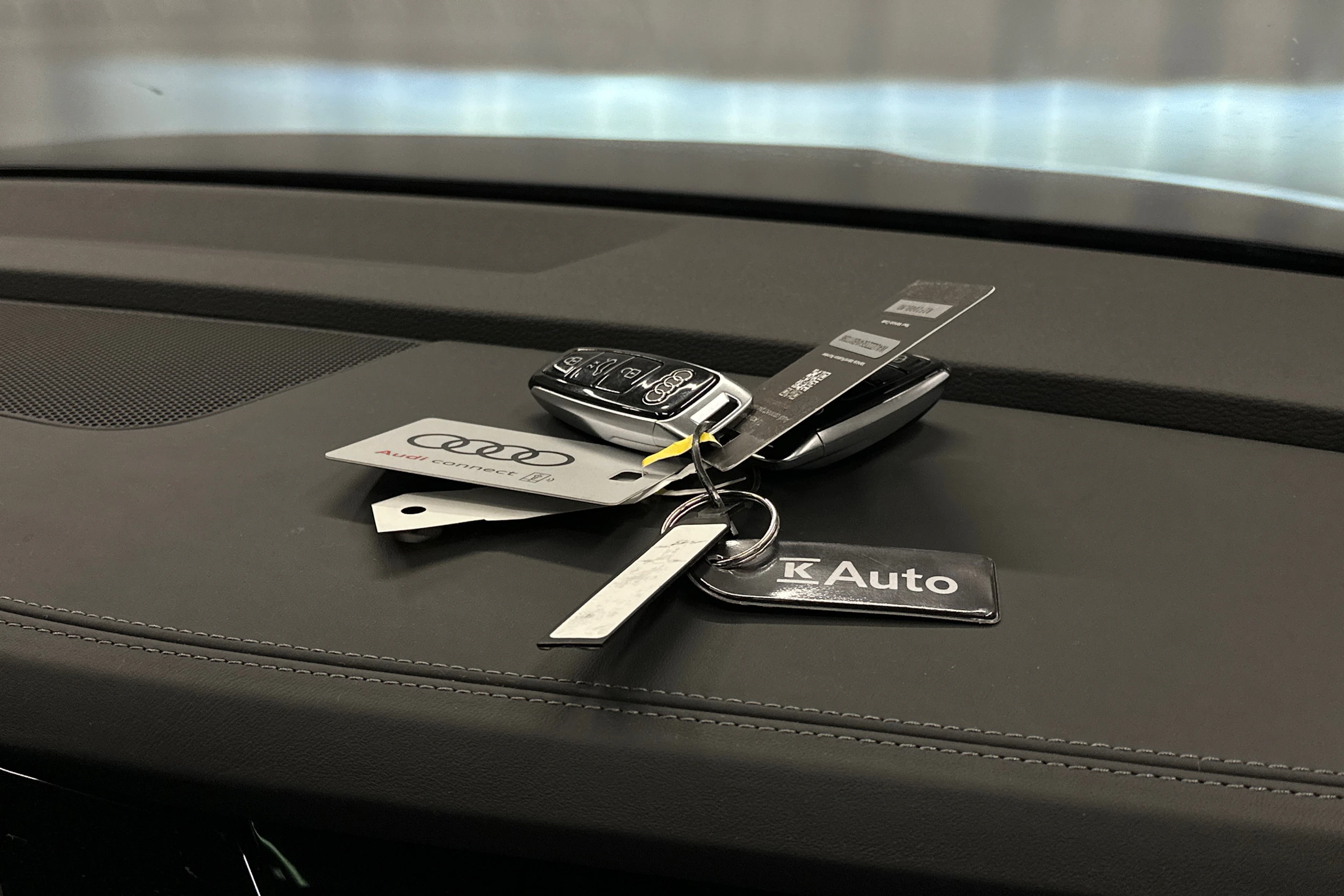 sininen Audi e-tron 2022 kuva 33.