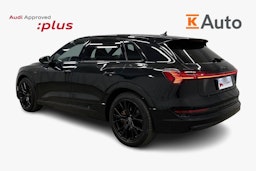 musta Audi e-tron 2022 kuva 2.