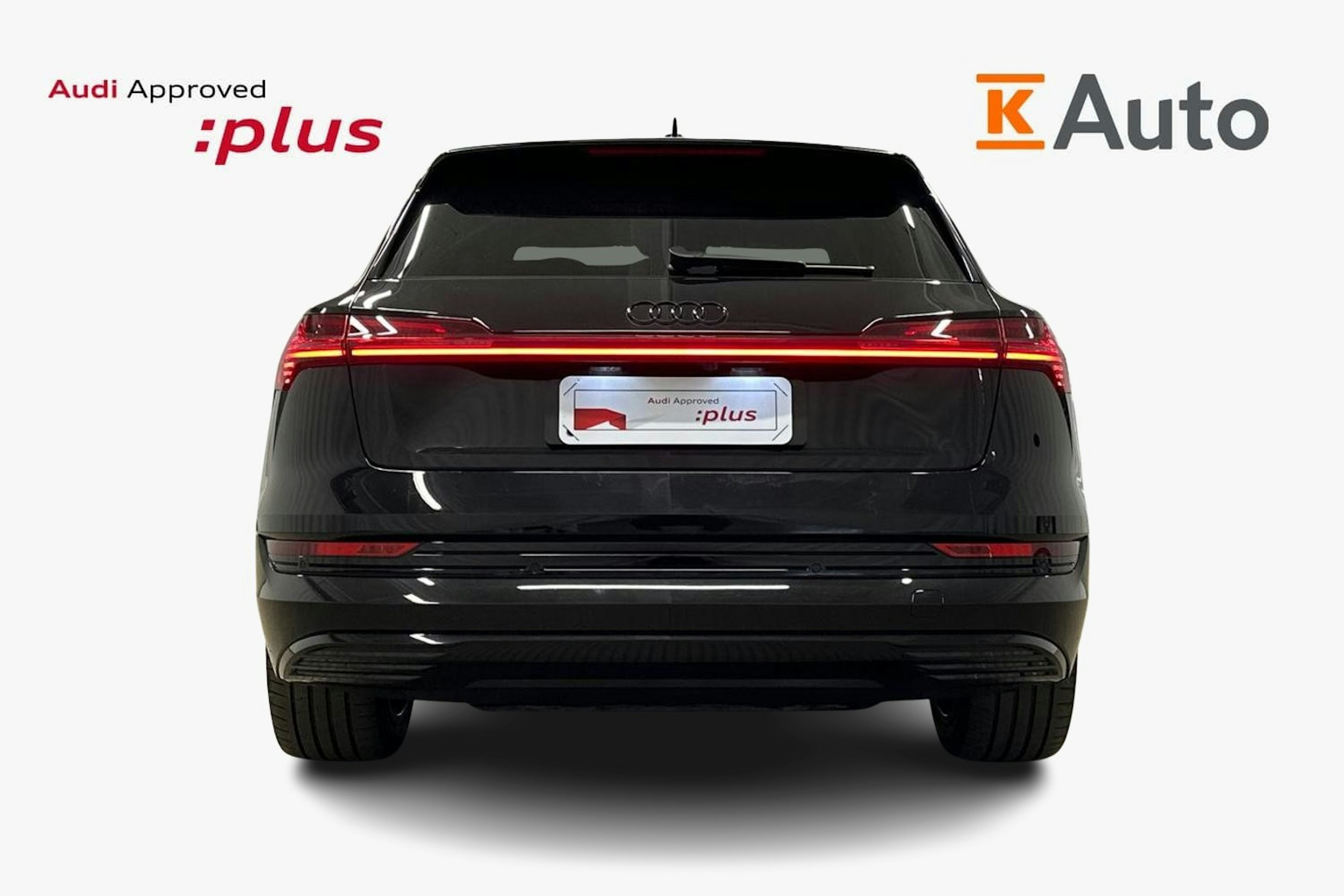 musta Audi e-tron 2022 kuva 3.