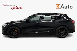 musta Audi e-tron 2022 kuva 6.