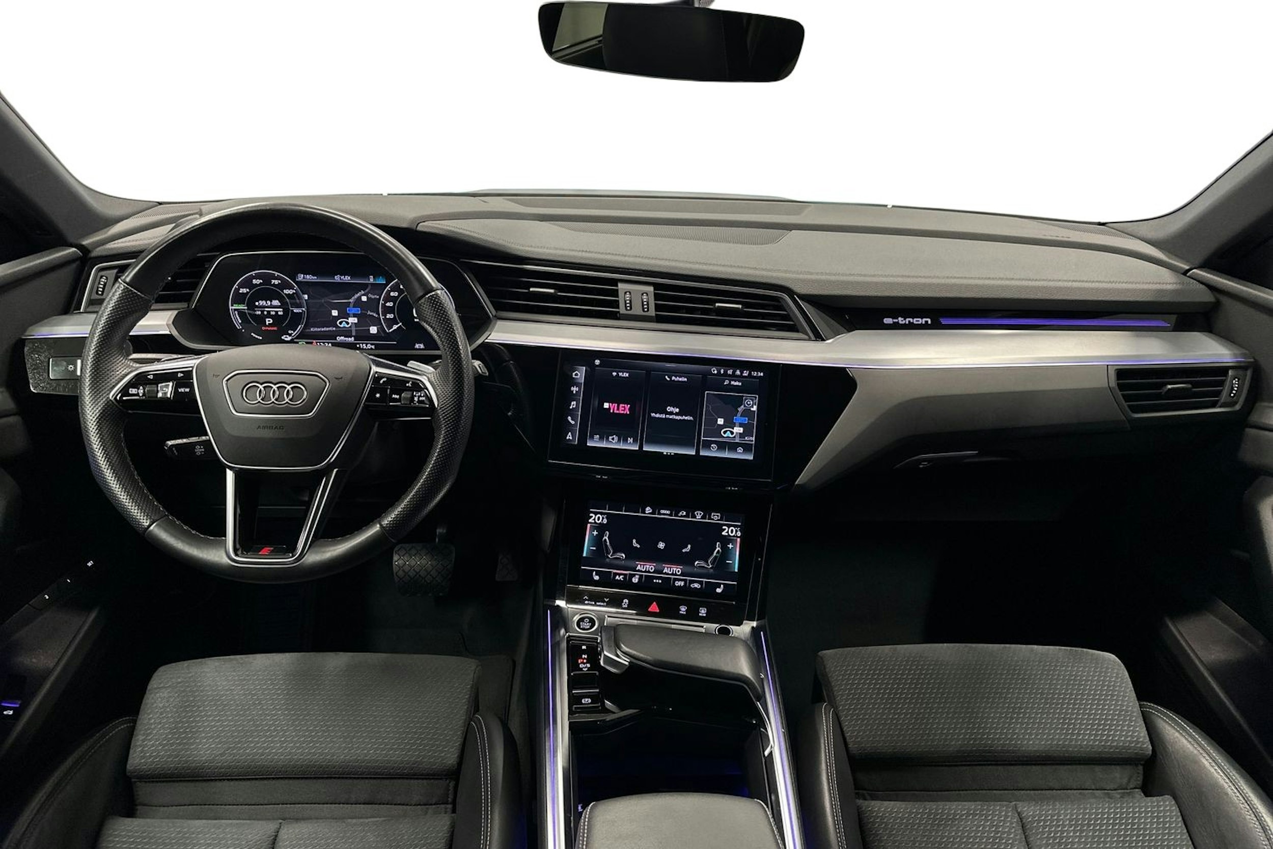 musta Audi e-tron 2022 kuva 9.