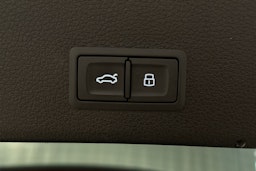 musta Audi e-tron 2022 kuva 14.