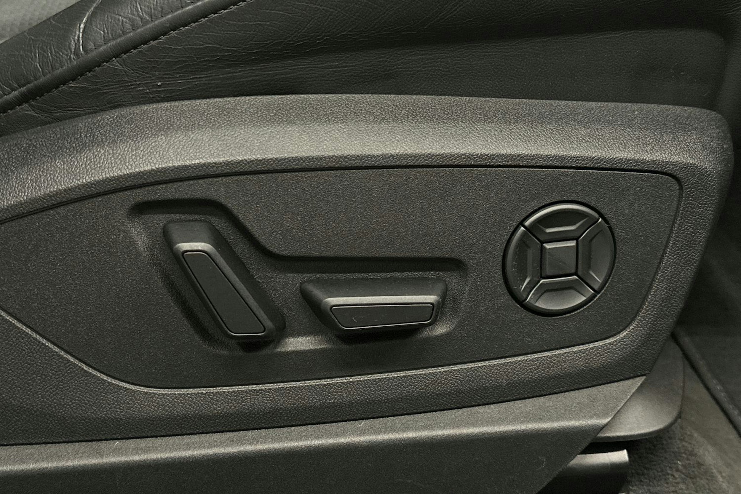 musta Audi e-tron 2022 kuva 18.