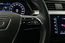musta Audi e-tron 2022 kuva 21.