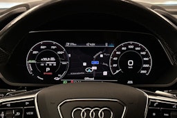 musta Audi e-tron 2022 kuva 23.