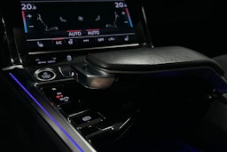 musta Audi e-tron 2022 kuva 26.