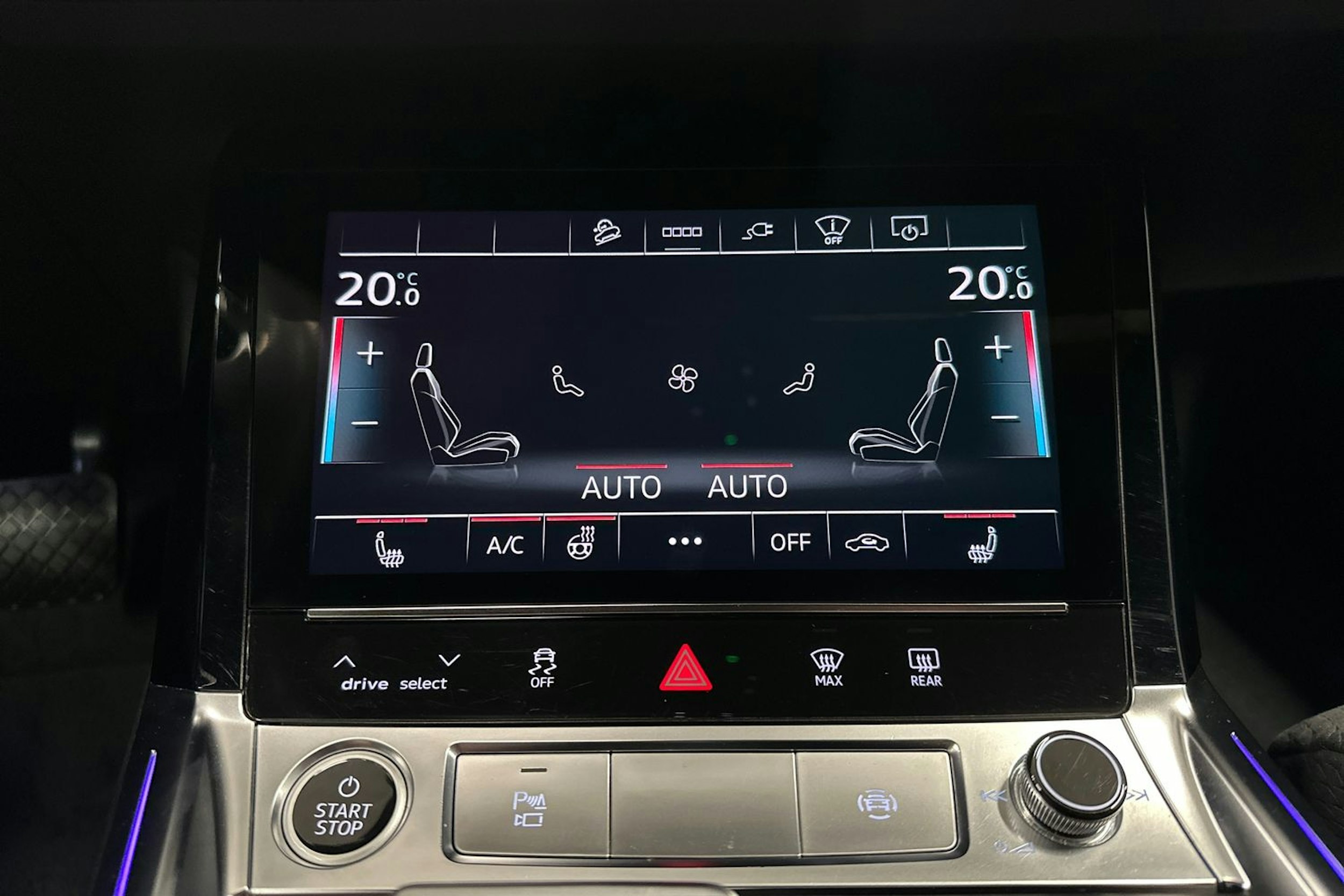 musta Audi e-tron 2022 kuva 27.