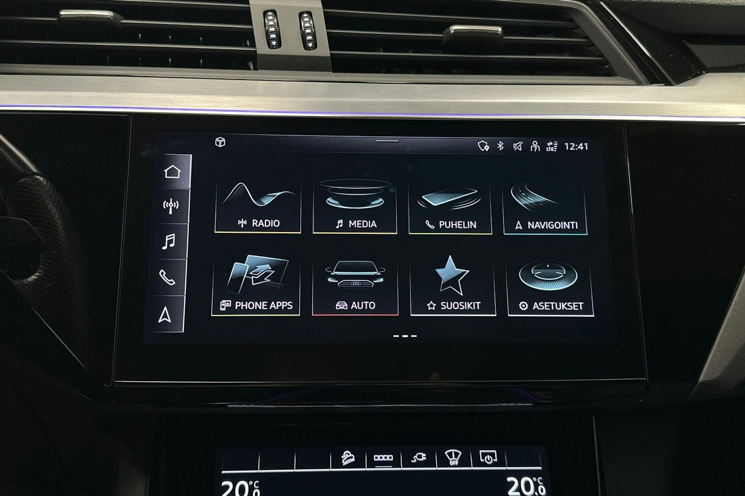 musta Audi e-tron 2022 kuva 29.