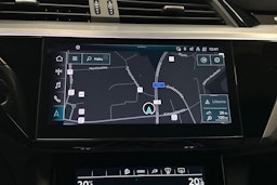 musta Audi e-tron 2022 kuva 30.