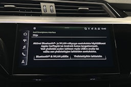 musta Audi e-tron 2022 kuva 31.