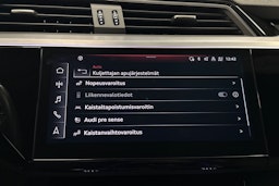 musta Audi e-tron 2022 kuva 33.