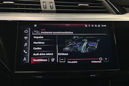 musta Audi e-tron 2022 kuva 35.