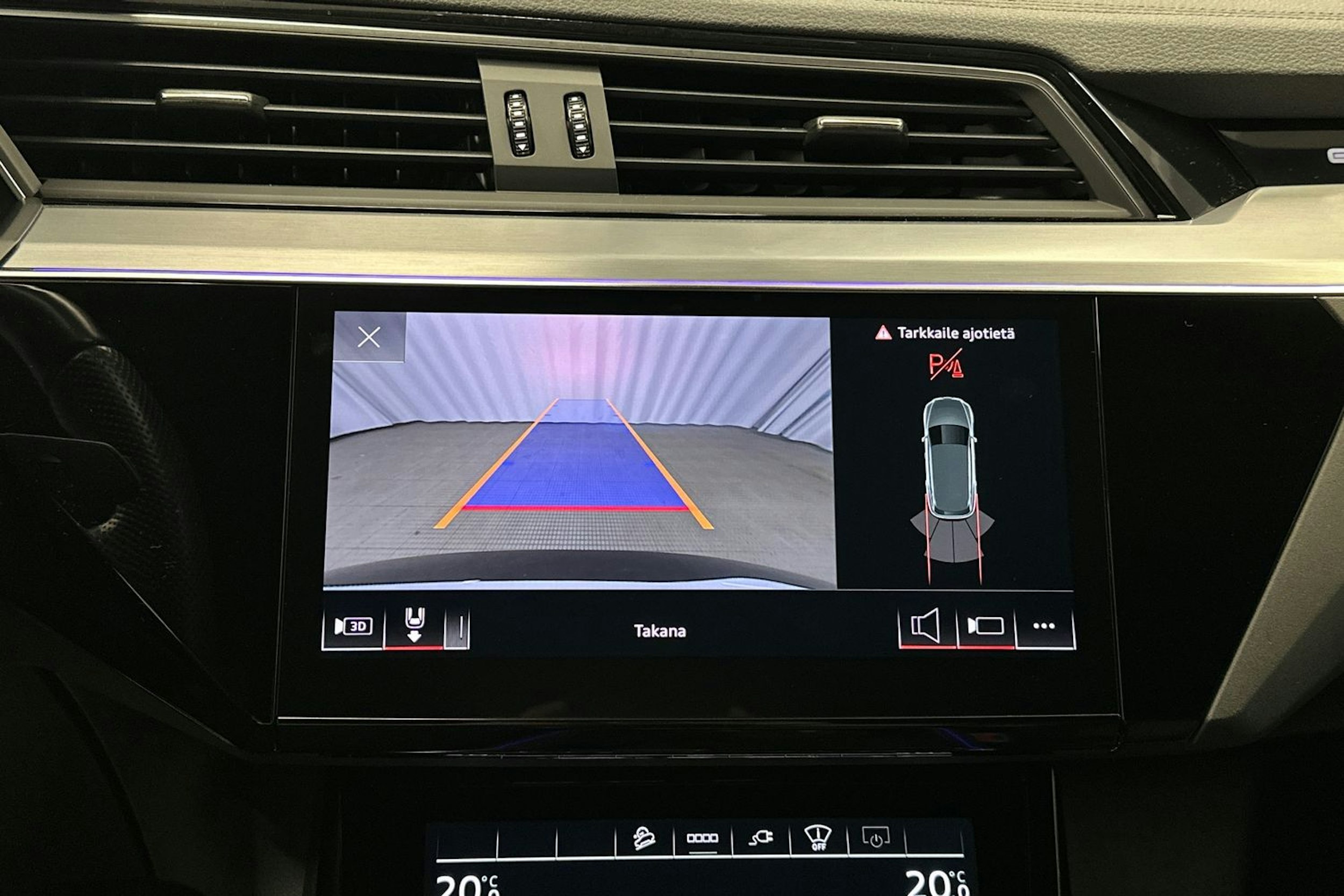 musta Audi e-tron 2022 kuva 37.