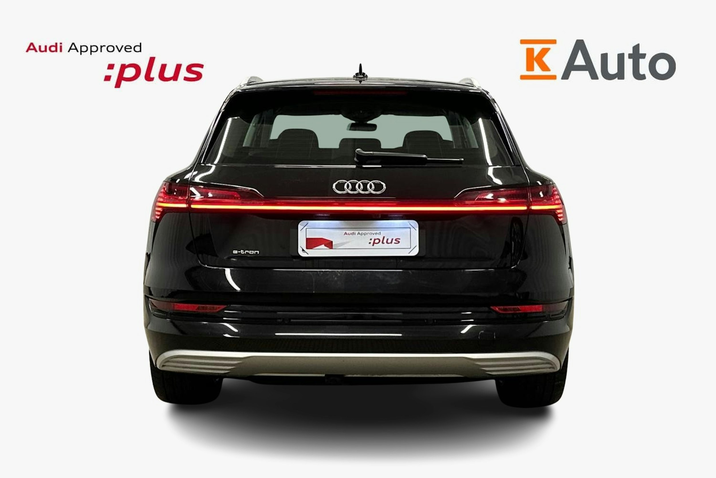musta Audi e-tron 2022 kuva 3.