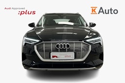 musta Audi e-tron 2022 kuva 5.