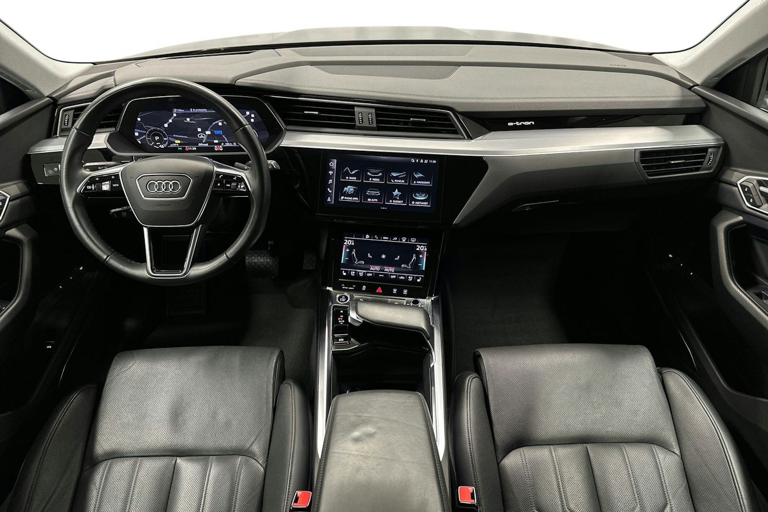 musta Audi e-tron 2022 kuva 9.