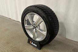 musta Audi e-tron 2022 kuva 12.