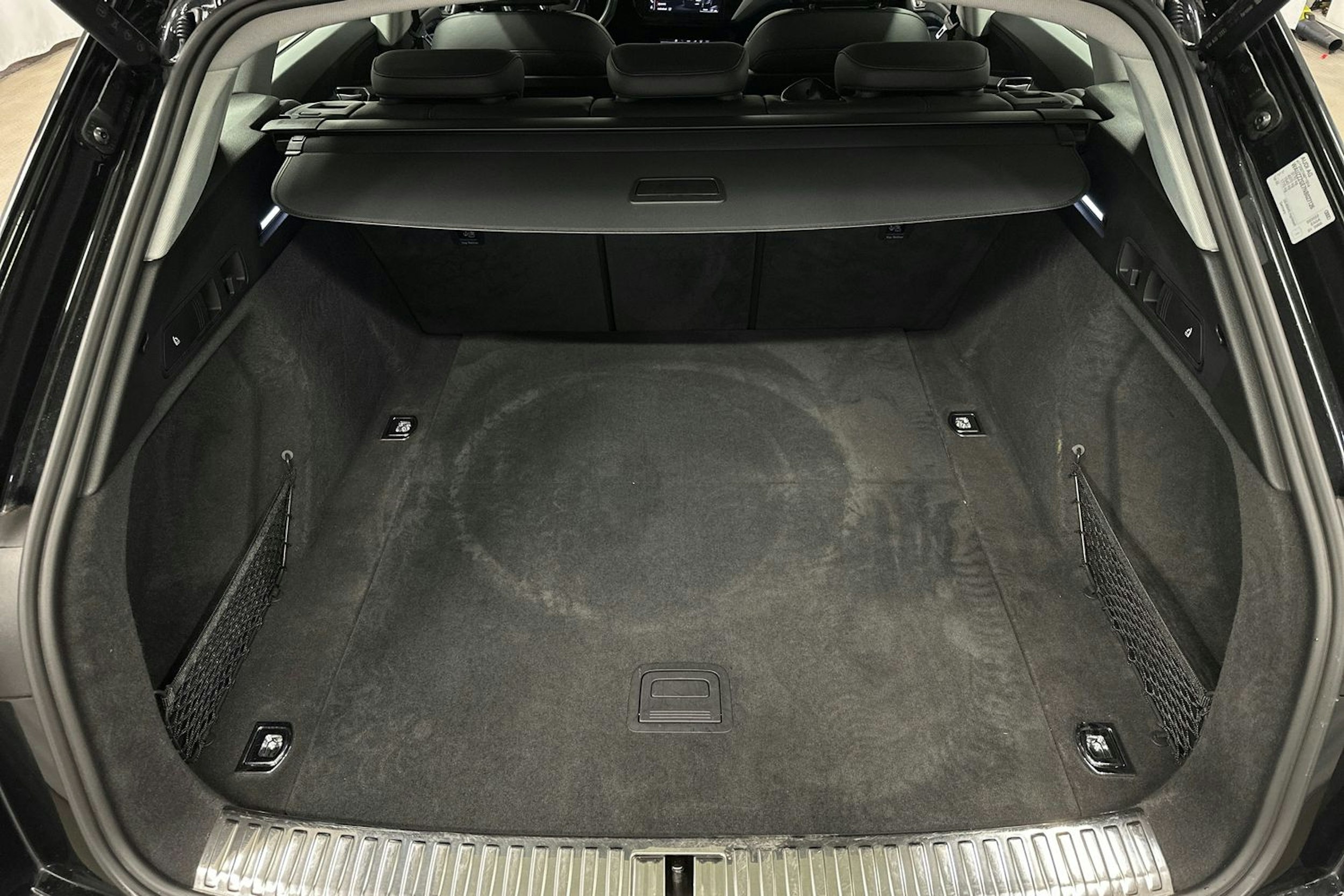 musta Audi e-tron 2022 kuva 13.