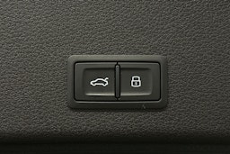 musta Audi e-tron 2022 kuva 14.