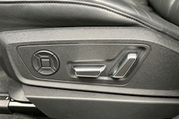musta Audi e-tron 2022 kuva 17.