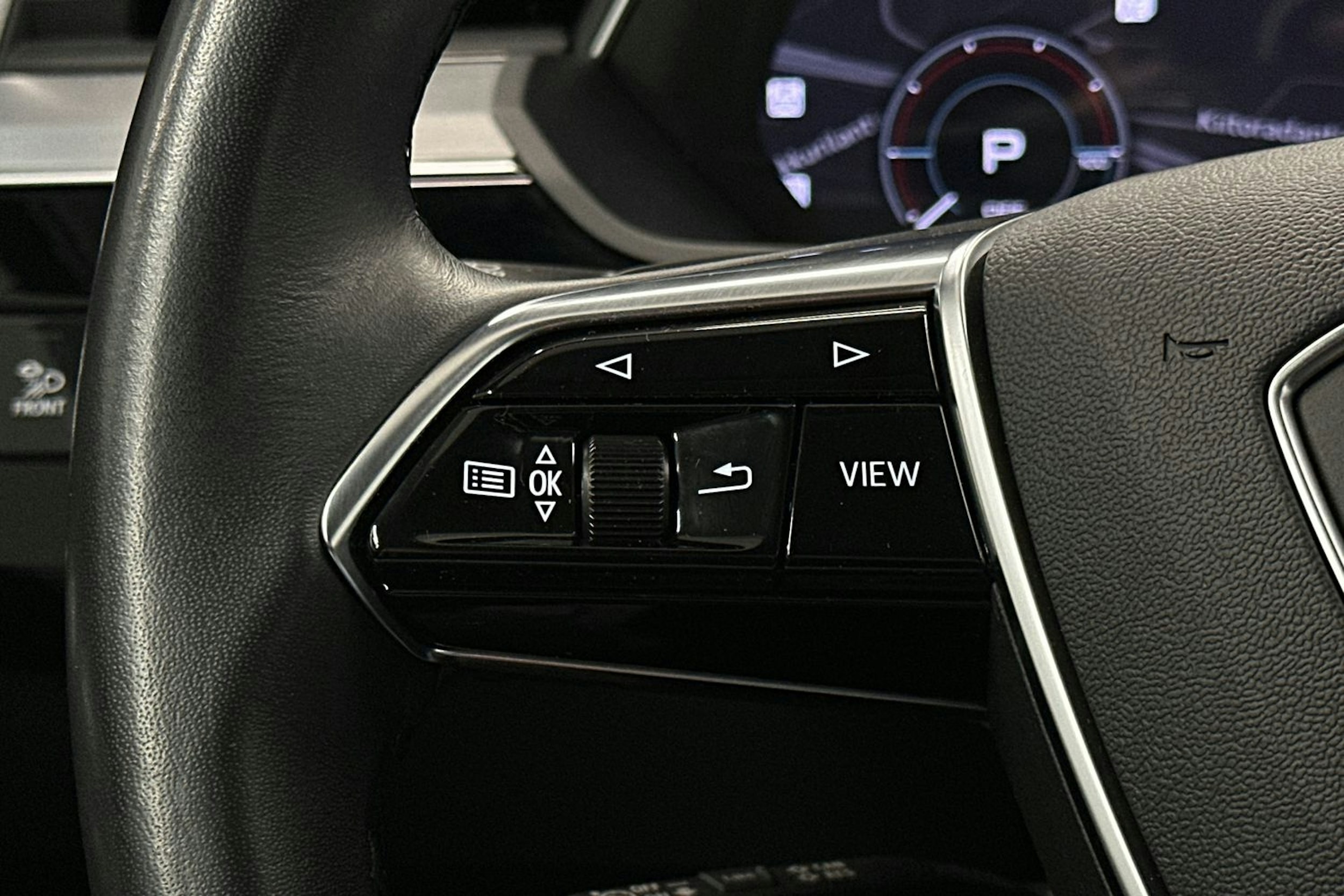 musta Audi e-tron 2022 kuva 21.