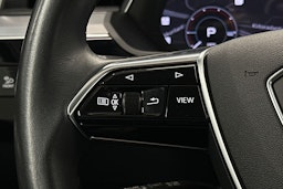 musta Audi e-tron 2022 kuva 21.