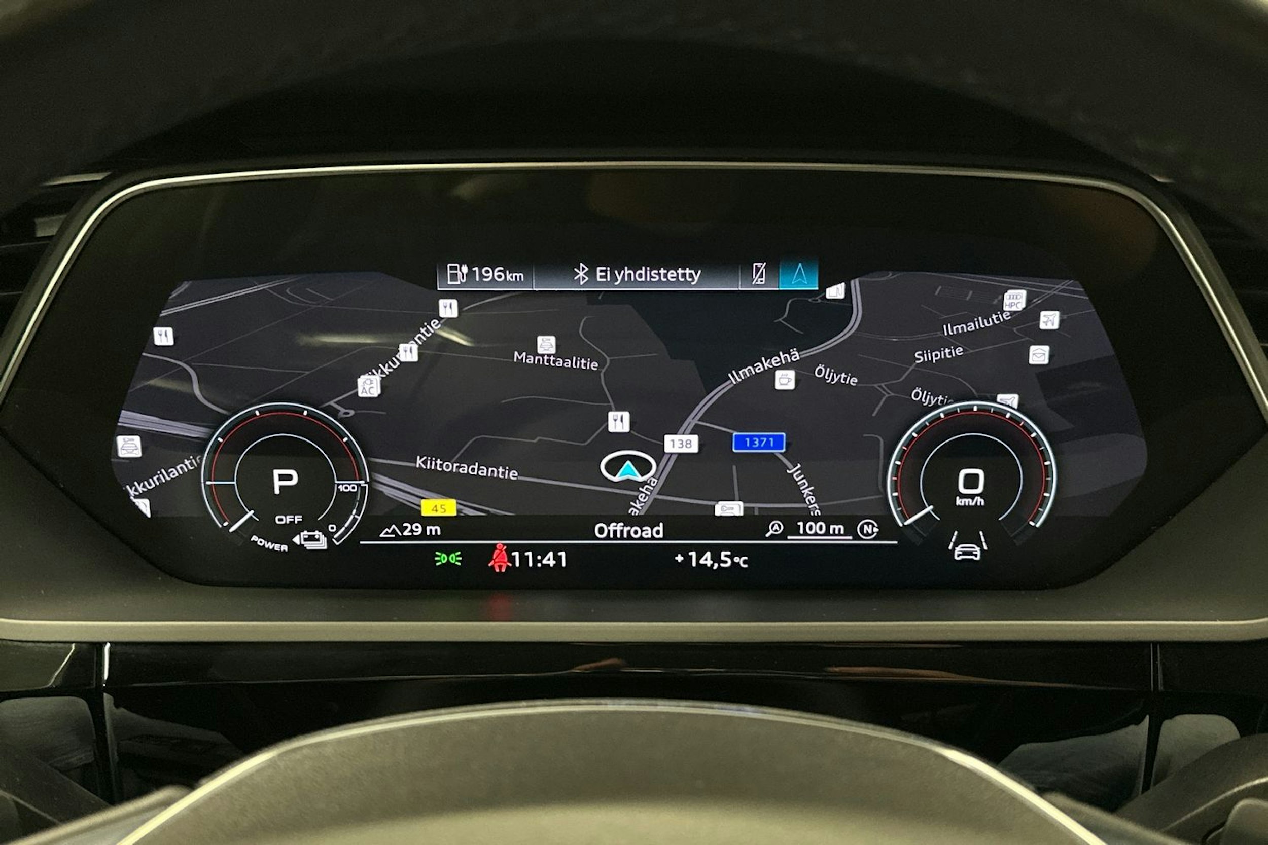 musta Audi e-tron 2022 kuva 23.